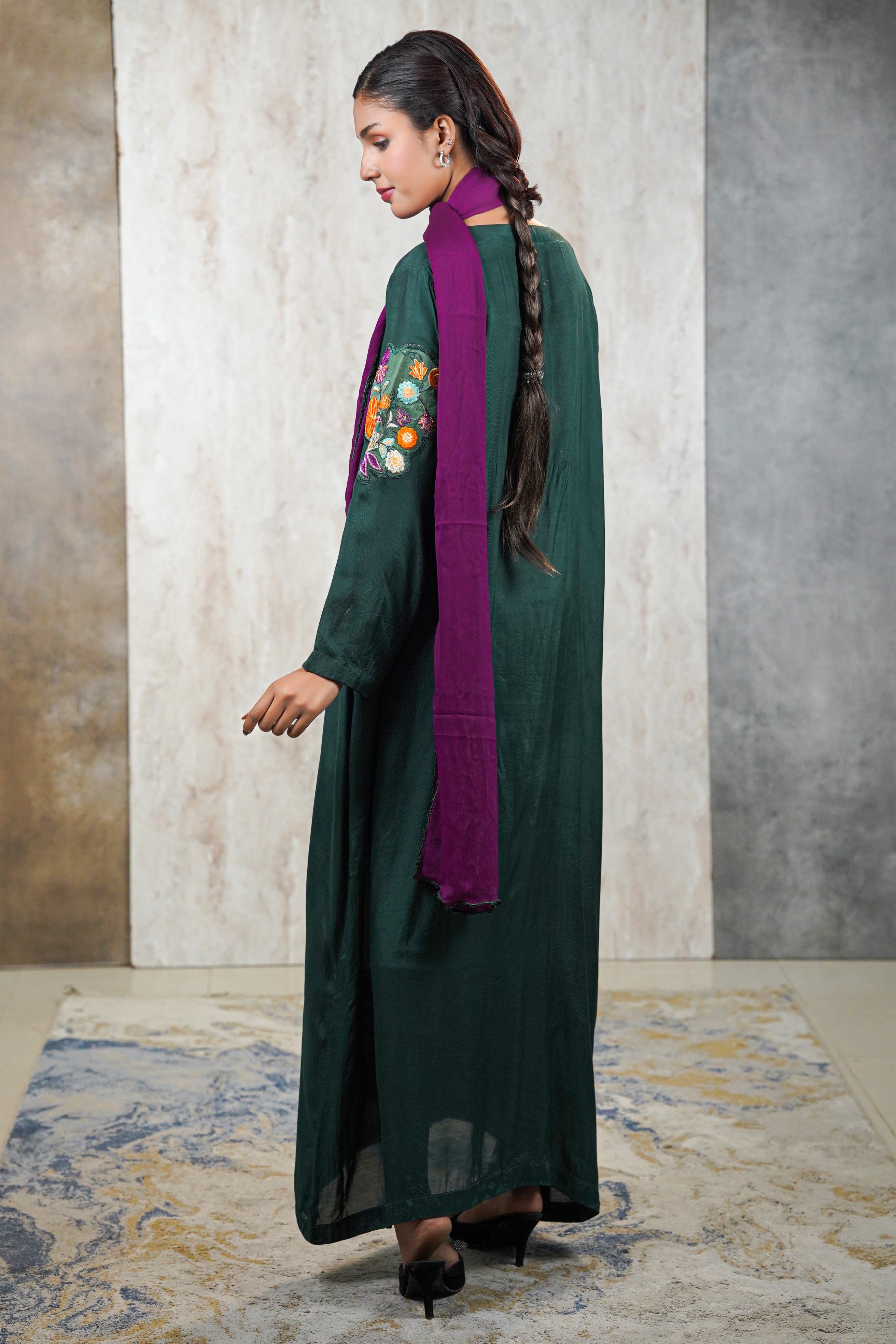 Emerald Bloom Abaya – Hand-Embroidered Floral Elegance