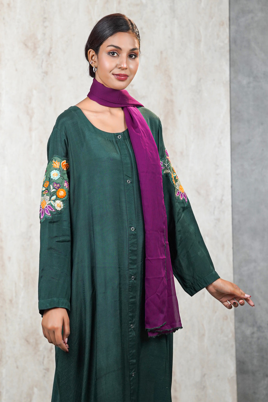 Emerald Bloom Abaya – Hand-Embroidered Floral Elegance