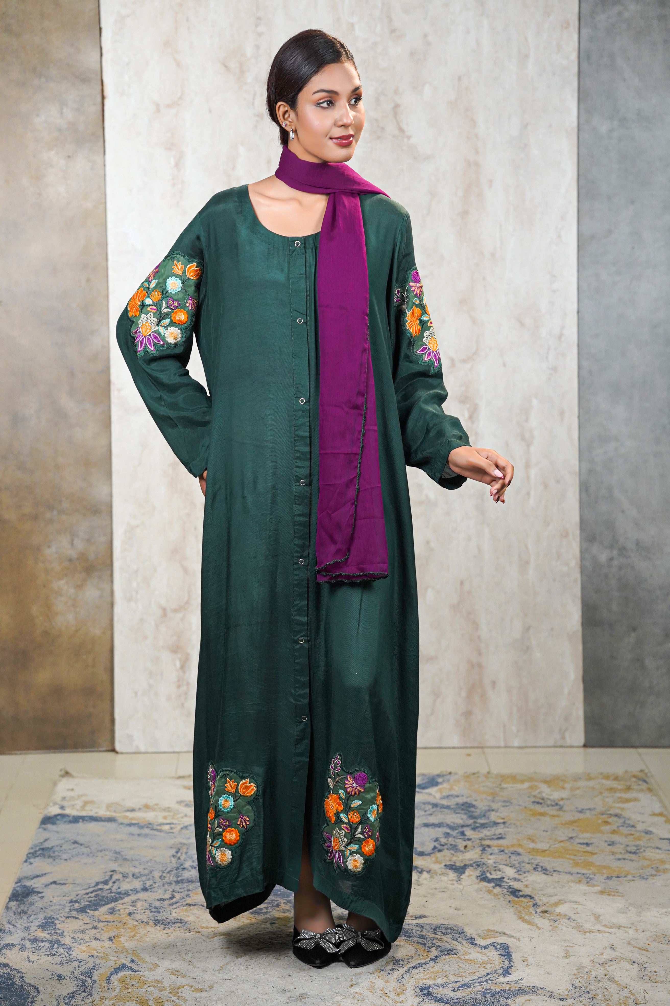 Emerald Bloom Abaya – Hand-Embroidered Floral Elegance